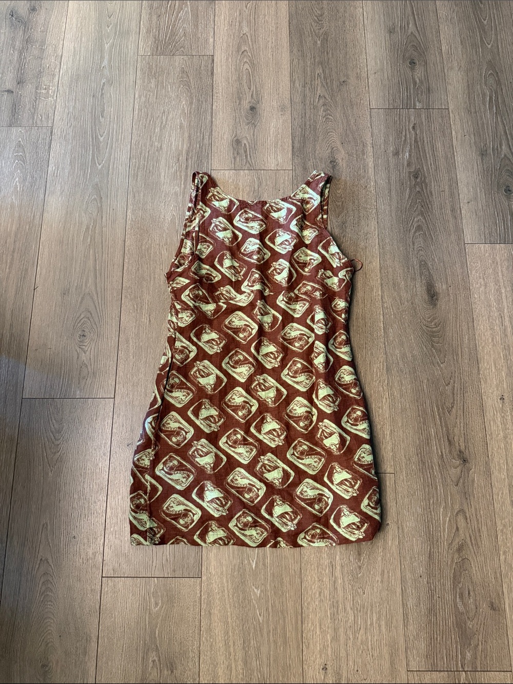 Women’s Sleeveless Brown Shift Dress urban outfitters linen sardine print